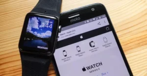 How to connect a smart watch to an Android phone and iPhone