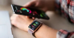 How to connect a smart watch to an Android phone and iPhone