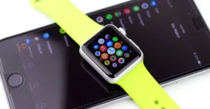 How to connect a smart watch to an Android phone and iPhone